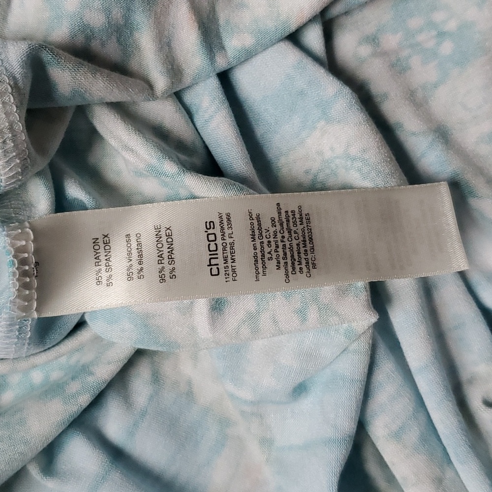 Chicos size 0, Medium, cold shoulder top - Picture 4 of 4